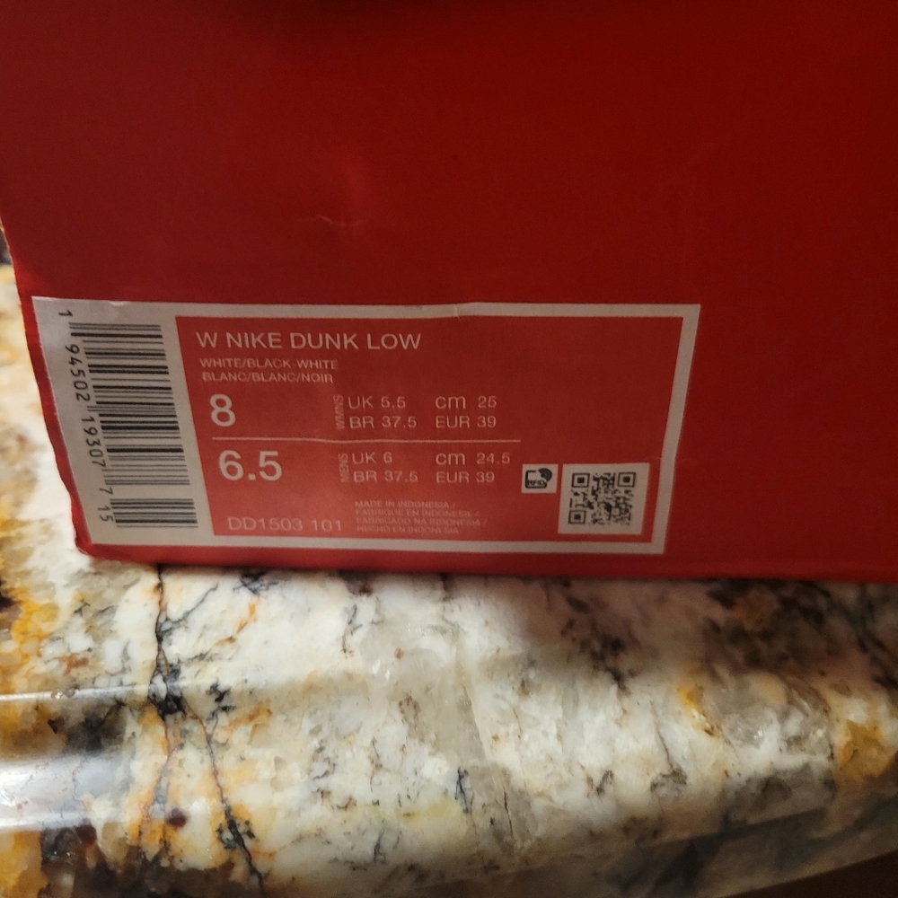 WOMEN'S NIKE DUNK LOW SNEAKER - Picture 7 of 7